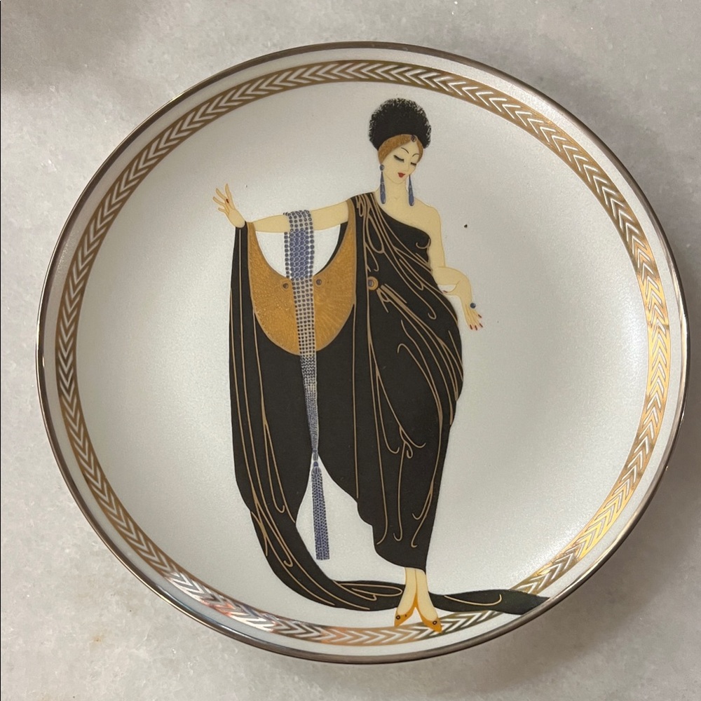 Franklin Mint Elegant Black and Gold Decorative Plate